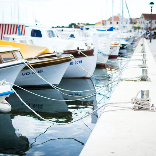Contact data of all boat dealers in the UK