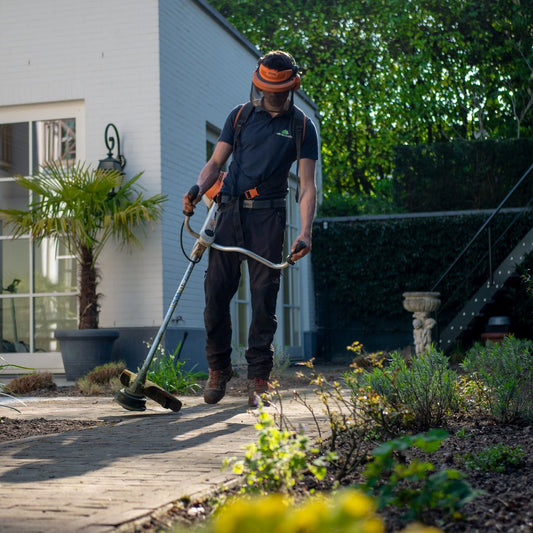 Contact data of all gardening services in the UK